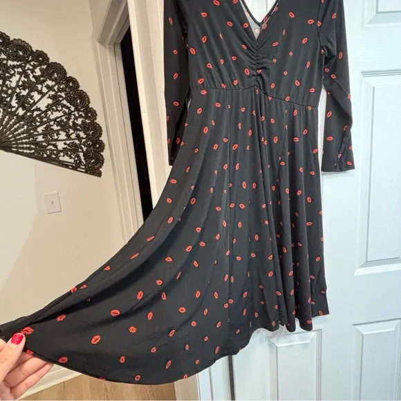 TORRID - Black Knit A-Line Dress with Red Kiss Print, Size 00 NWT, US Size 10 - Picture 8 of 16